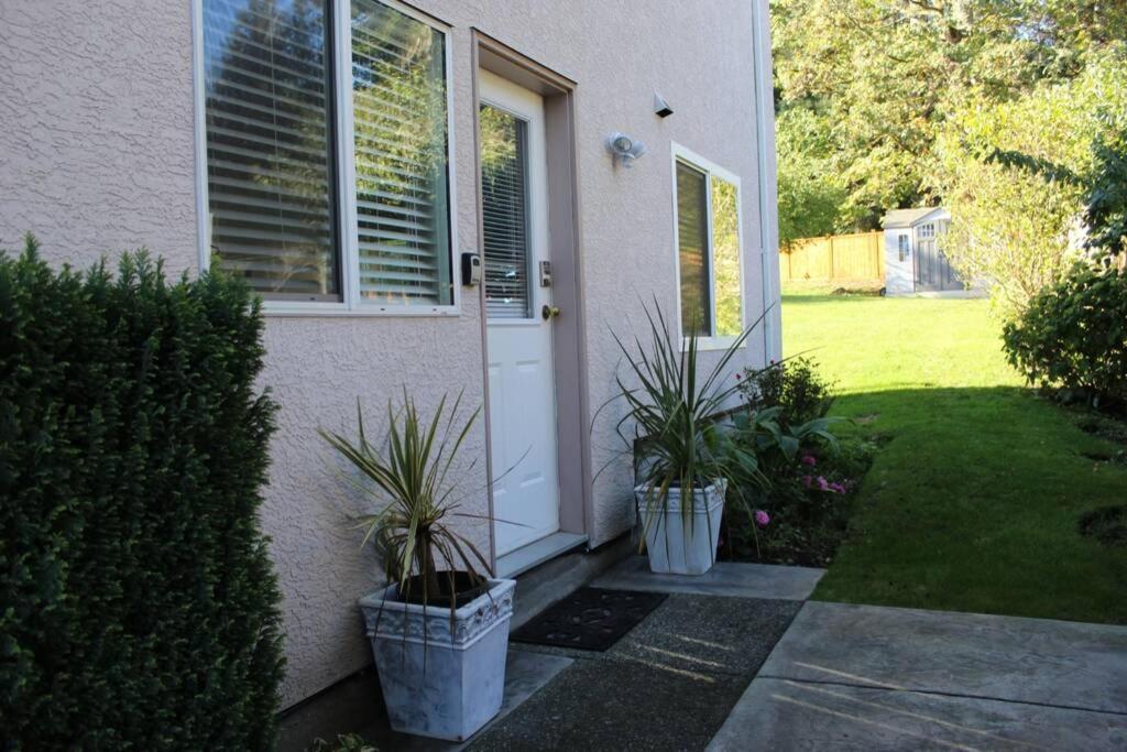 Memory Lane Guest Suite Sooke Bagian luar foto