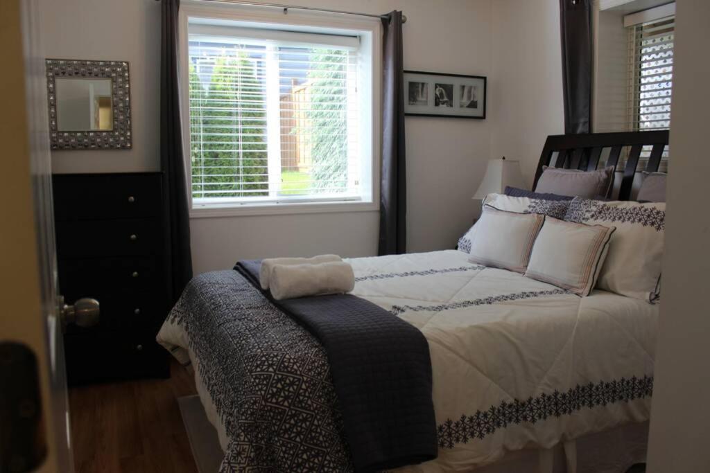 Memory Lane Guest Suite Sooke Bagian luar foto