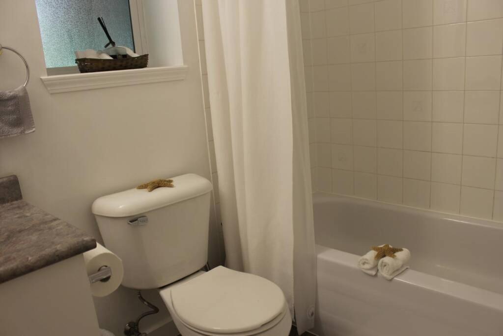 Memory Lane Guest Suite Sooke Bagian luar foto
