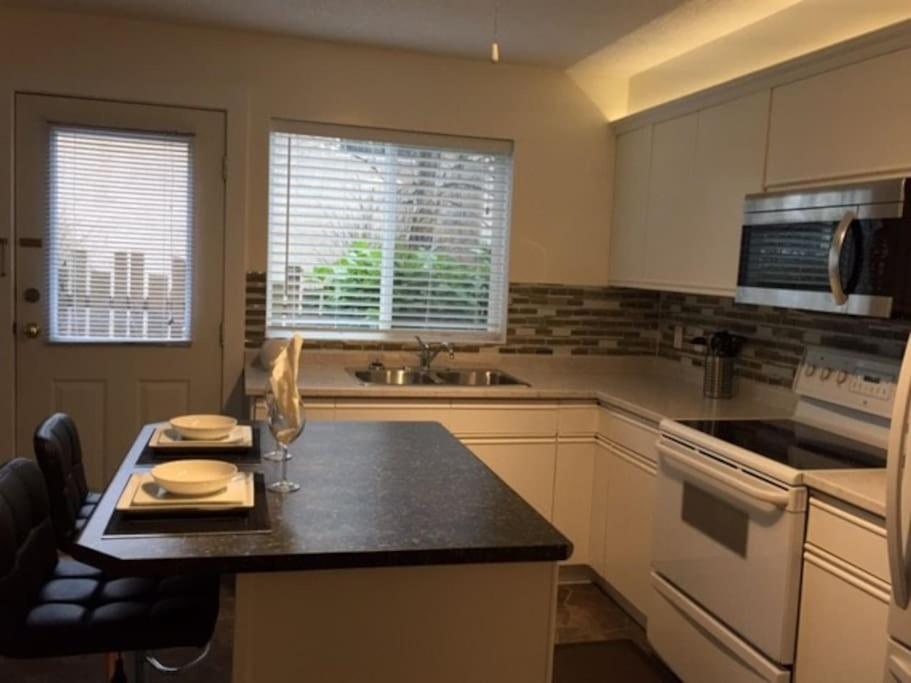 Memory Lane Guest Suite Sooke Bagian luar foto