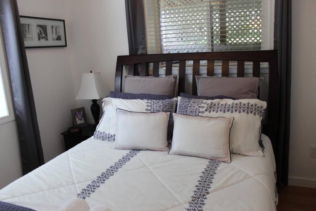 Memory Lane Guest Suite Sooke Bagian luar foto